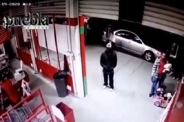Asaltaron a cajera de tienda de abarrotes en San Francisco Totimehuacan