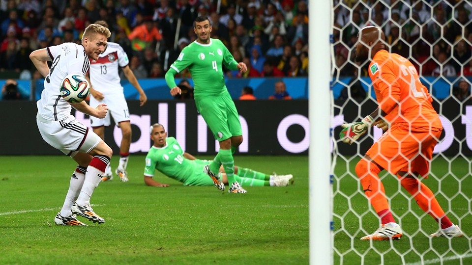 Alemania se impuso 2-1 a Argelia y avanzó a cuartos de final