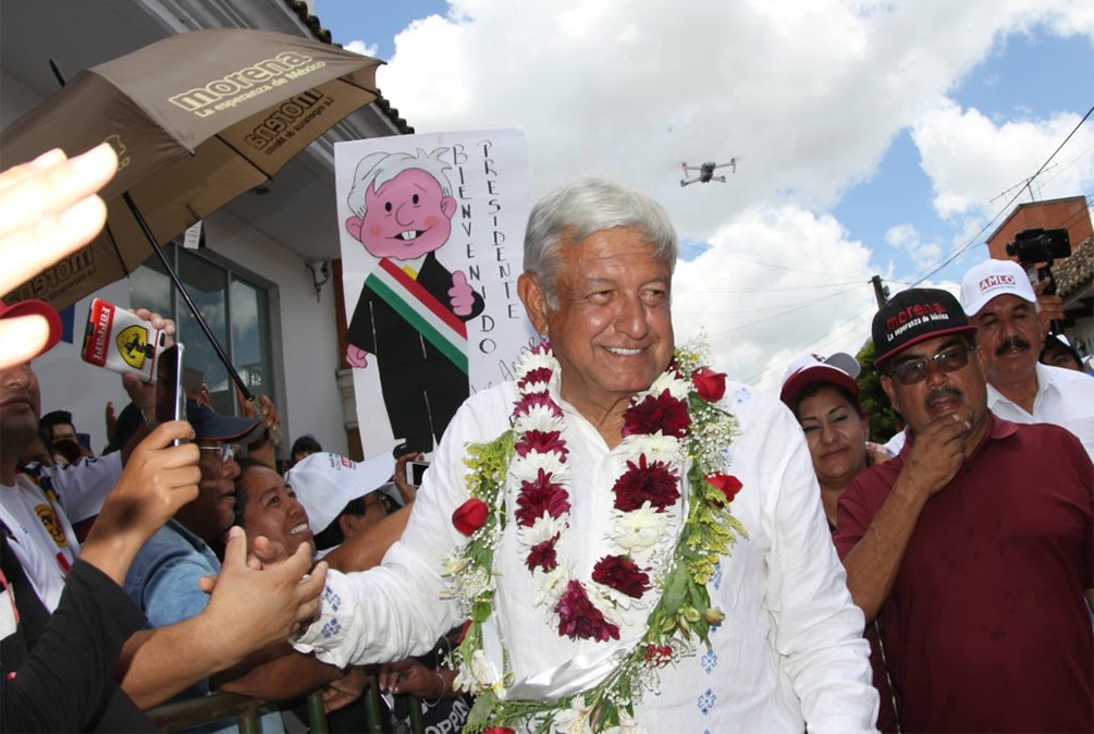 AMLO admite que otorgó contratos directos a Rioboó