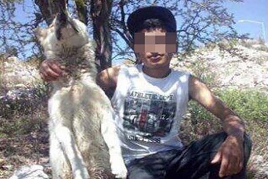 Joven ahorca a perro y presume la foto en Facebook