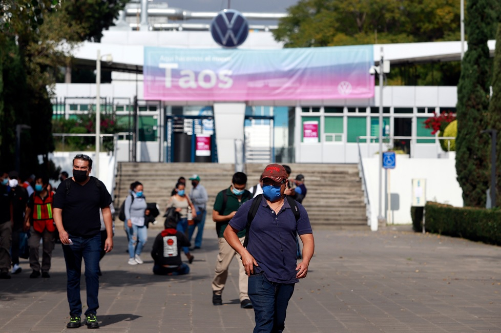 Volkswagen otra vez en paro técnico por falta de insumos