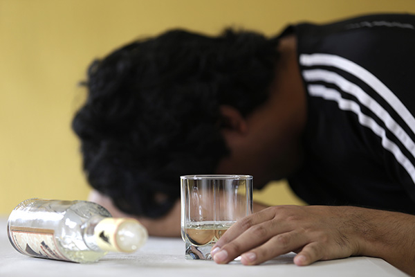 Abuso del alcohol mata a 573 poblanos en 2021: SSEP