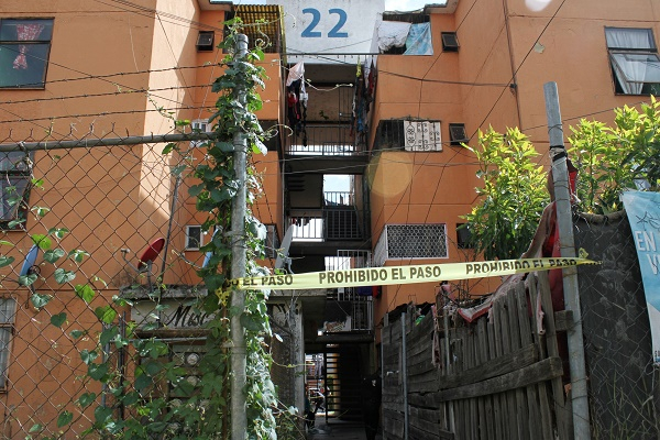 Hallan a hombre sin vida junto a su altar de la Santa Muerte en Puebla