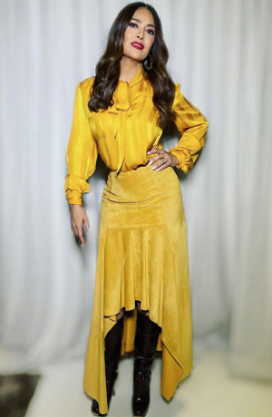 Salma Hayek cautiva sobre mojado en redes sociales