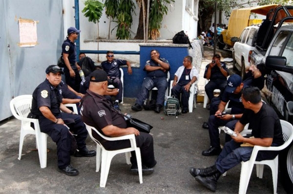 Ejército toma control de la Policía municipal de Acapulco
