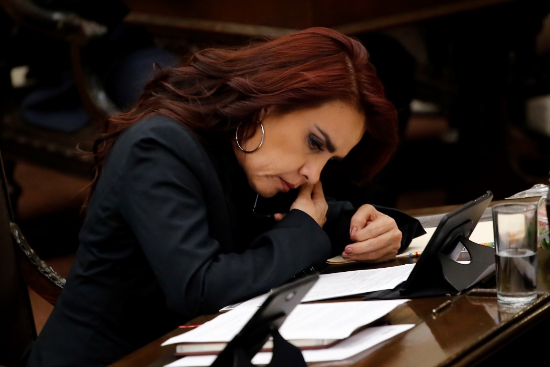 No es sexista la publicidad con mujeres en traje de baño: diputada de Morena