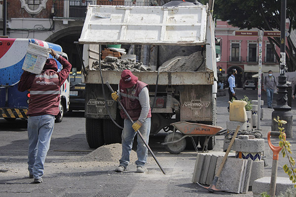 Todas las lajas del zócalo capitalino están inventariadas por el INAH, afirman