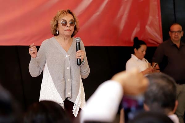 FGE devuelve a Elba Esther inmuebles, vehículos y cuentas bancarias