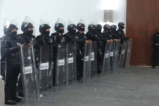 “El Komander” se presenta en Aguascalientes, pero custodiado por 80 policías y 30 militares