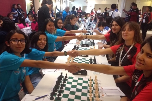 Premian a alumnas de la BUAP en los Juegos Deportivos Nacionales de la Educación Media Superior 2018