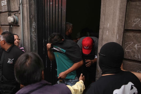 Rescatan a 14 mujeres en prostíbulo del Centro Histórico de Puebla