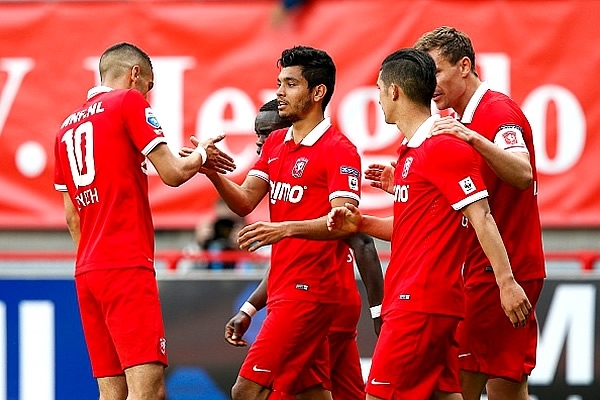 VIDEO: Tecatito Corona hizo doblete en victoria del Twente 3-0 ante Dordrecht