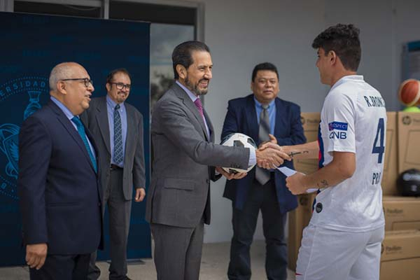 BUAP: Esparza Ortiz reconoce logros de la Preparatoria Regional Simón Bolívar