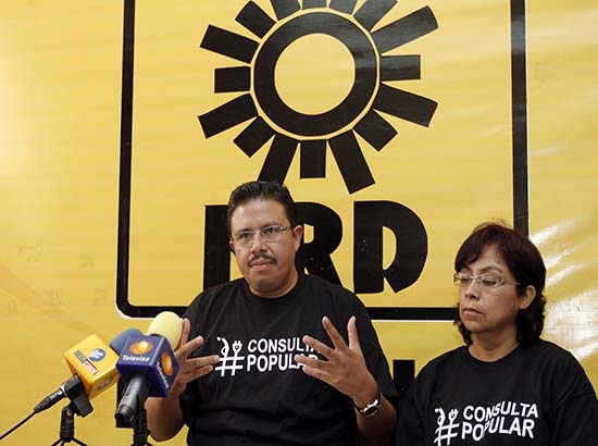 Cotoñeto desconoce de política, le revira Morena