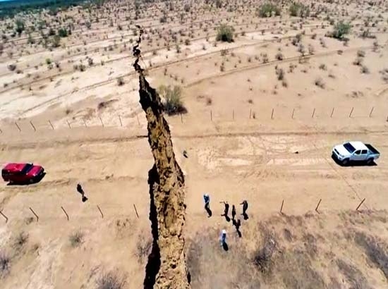 Se abre la tierra en Sonora; reportan grieta de más de un kilómetro