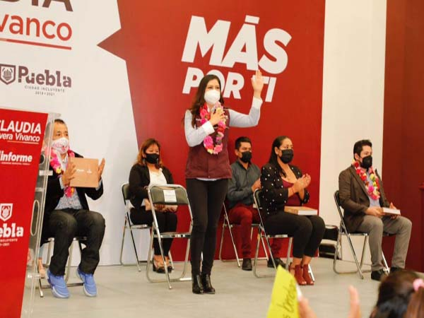 Claudia Rivera informa a vecinos de San Aparicio, Xochimehuacan y San Jerónimo