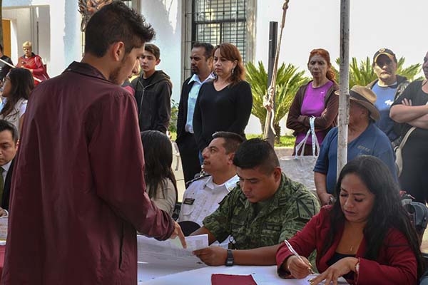 Ayuntamiento de Cuautlancingo recluta cartillas militares de jóvenes CLASE 2001 y Remisos