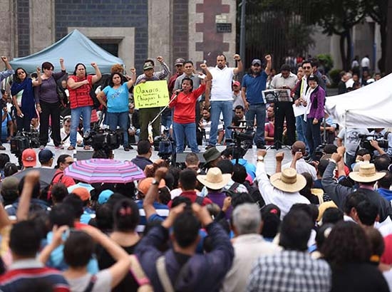 Con ausencia de líderes, CNTE anuncia que mantendrá protestas