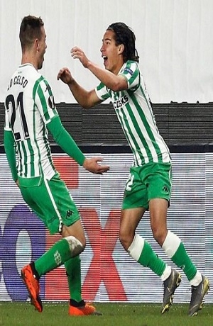 Diego Lainez anotó su primer gol en Europa con el Betis