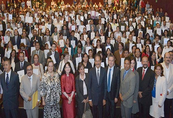 Rector de la BUAP entrega 746 definitividades a trabajadores
