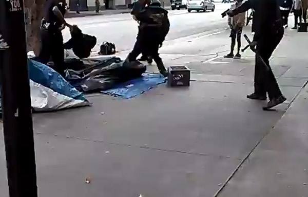 VIDEO: Policías de Los Ángeles matan a balazos a indigente