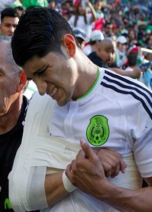Alan Pulido se perdería el Apertura 2017 por fractura