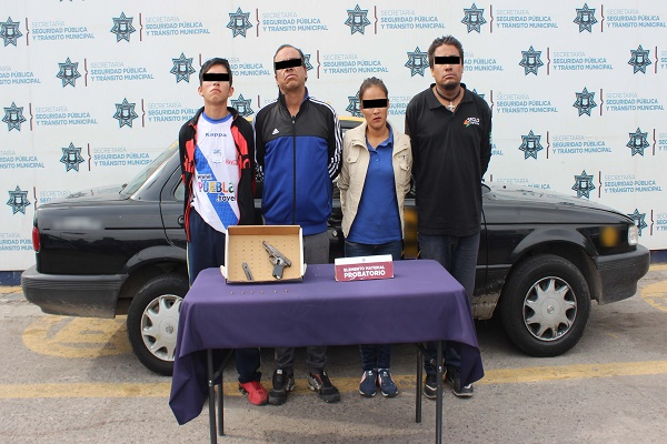 Cuatro sujetos, entre ellos una mujer, fueron detenidos con arma de fuego en Los Pinos