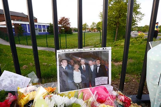 Londres se conmociona por el asesinato de una maestra por un chico de 15 años