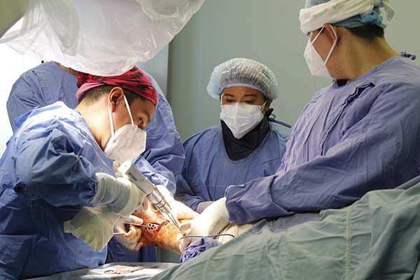 ISSSTEP realiza cirugía ortopédica en beneficio de paciente de la tercera edad