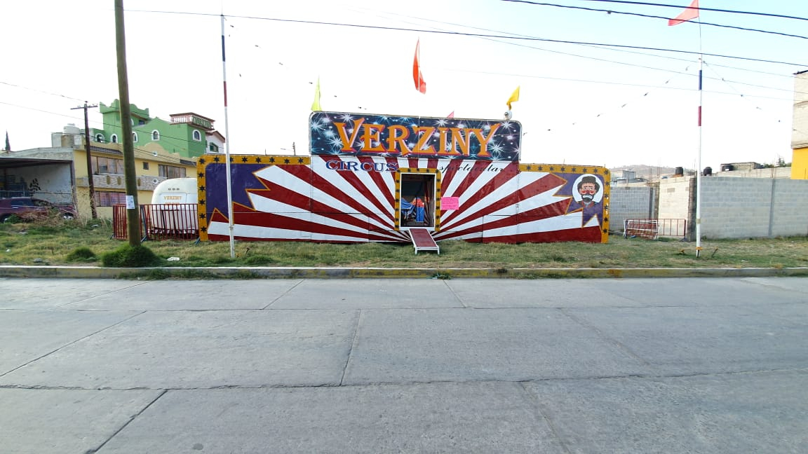 “Verziny Circus” pasó de regalar sonrisas a vivir de la solidaridad de la gente en Texmelucan