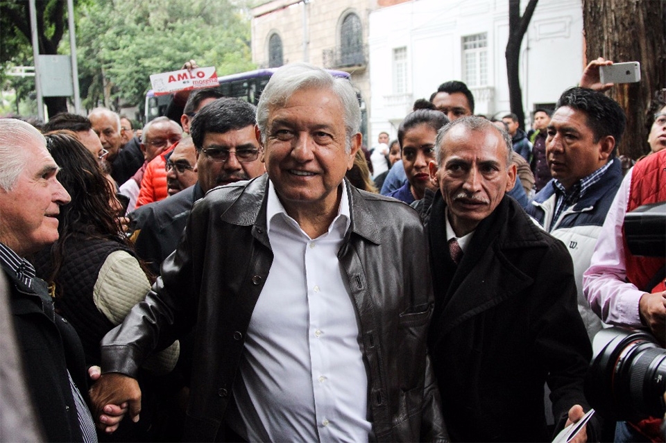 Gobierno planea alianza PRI-PAN-PRD en 2018, acusa AMLO