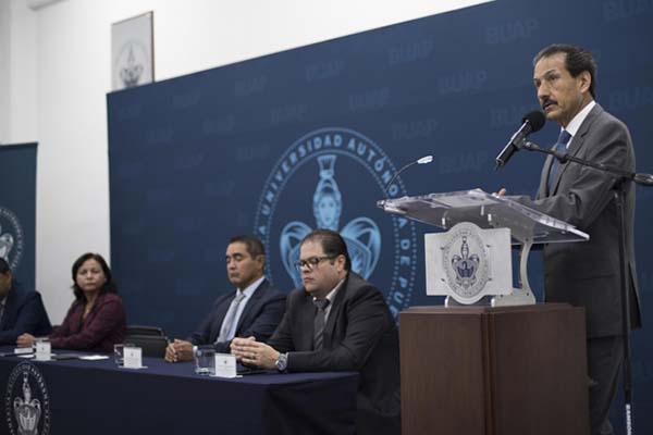 Rector de la BUAP reconoce calidad académica de la Facultad de Ciencias de la Electrónica
