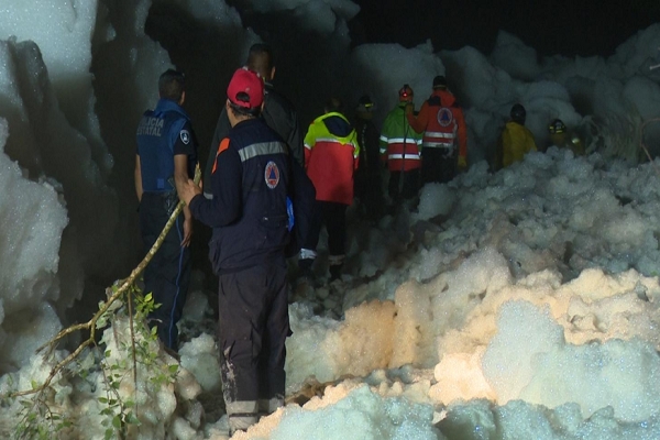 Buscan a hombre que cayó a dren de Valsequillo por tomarse foto con espuma tóxica