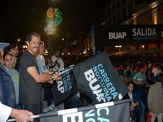 BUAP reúne a más de 13 mil atletas en Carrera Nocturna Universitaria 2014