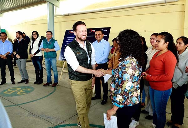 Luis Banck y Gerardo Islas supervisan rehabilitación de sanitarios en escuelas públicas
