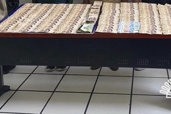 Viajaban con 367 mil pesos en efectivo por la Apizaco-Tejocotal; fueron detenidos