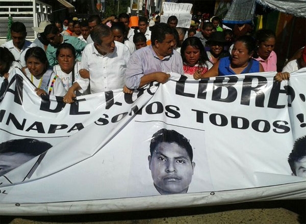 Retienen a gobernador de Guerrero y lo obligan a marchar