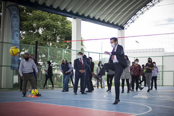 BUAP: Esparza Ortiz entrega cancha techada, auditorio y cafetería en Complejo Regional Mixteca