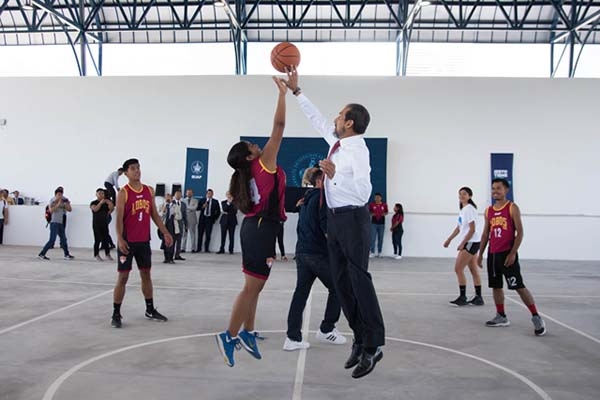 Alfonso Esparza entrega techado de cancha y unidad del STU al Complejo Regional Sur