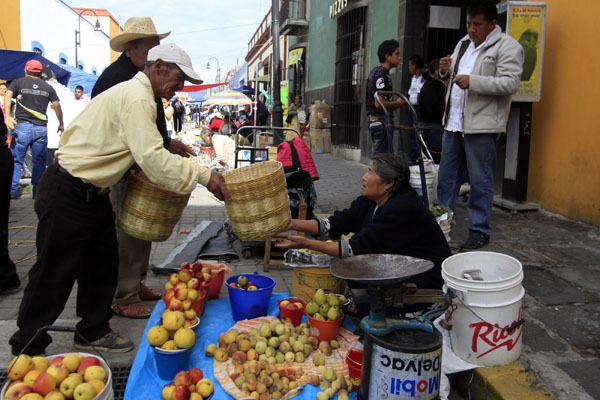 FOTOS: Inicia el milenario trueque de mercancías en Cholula