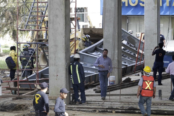 Se derrumba estructura en obra del HPN; reportan 4 lesionados