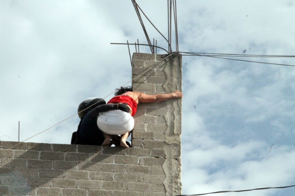 Cantinera trata de suicidarse tras ser golpeada por su patrón
