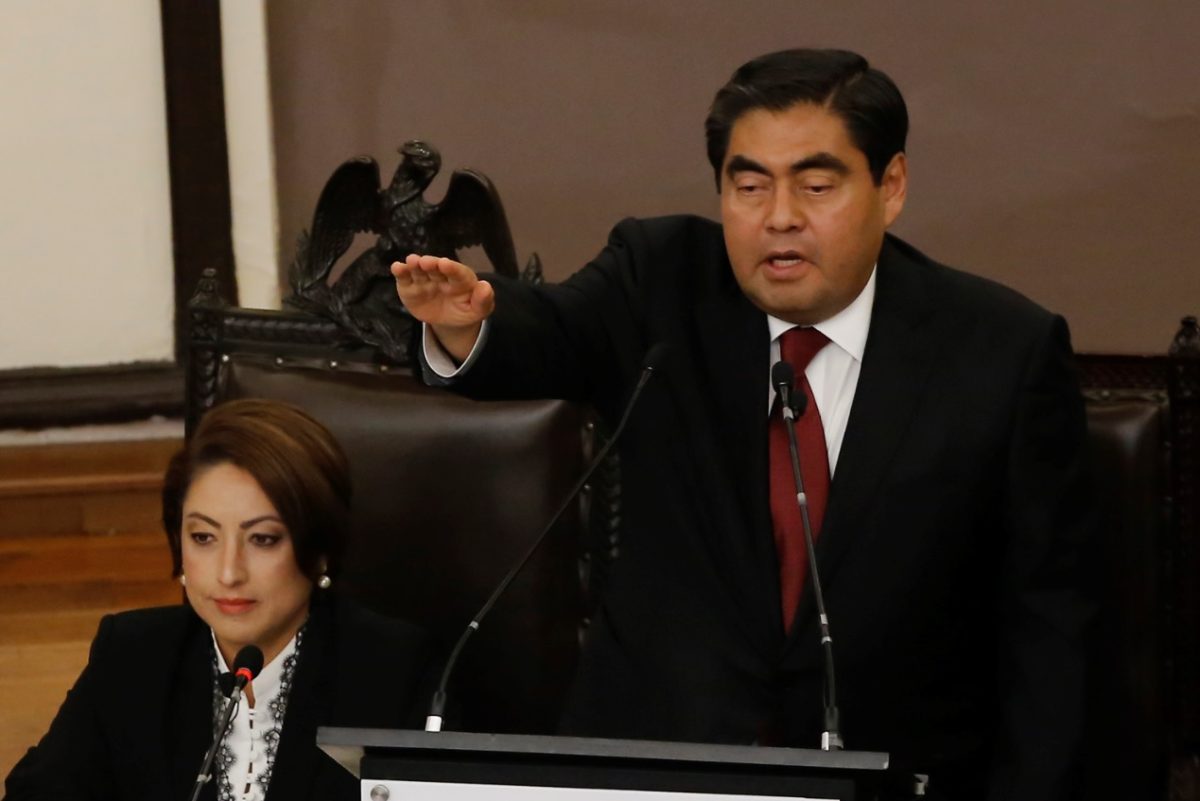 Barbosa destaca austeridad y origen social en su primer año de gobernador