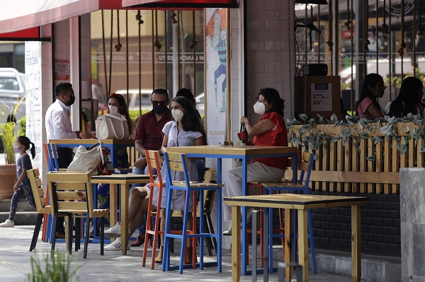 Restaurantes ampliarán horario de servicio la noche del 15 de septiembre