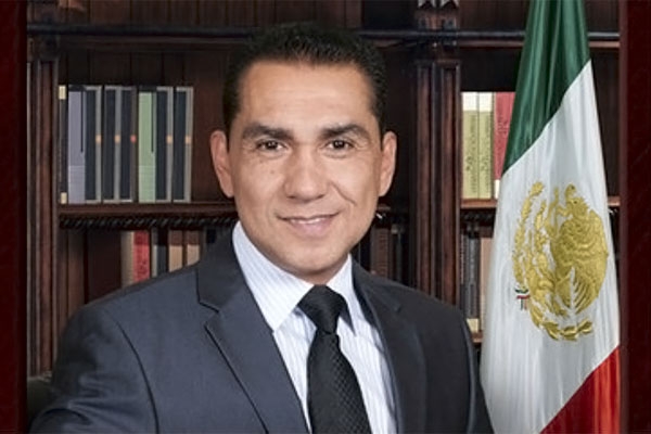 Alcalde de Iguala pide licencia tras ataques que dejaron 6 muertos