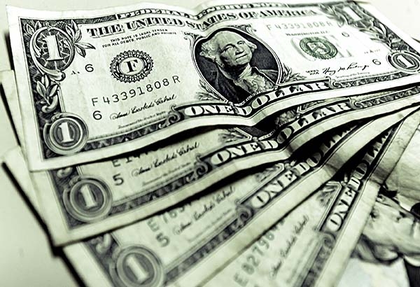 ¿Por qué el dólar rompió la barrera de los 16 pesos?