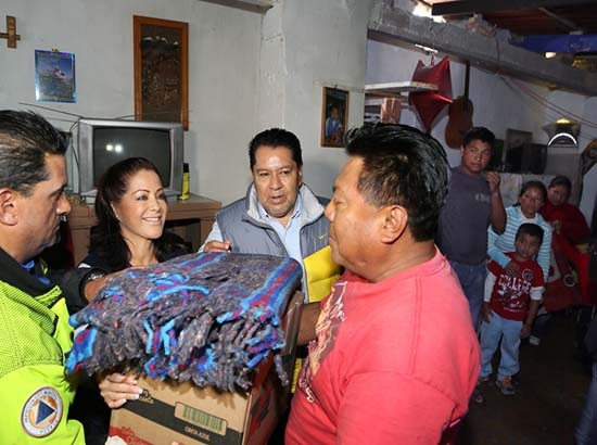 Dinorah López de Gali entregó ayuda a familias afectadas en Puente Negro