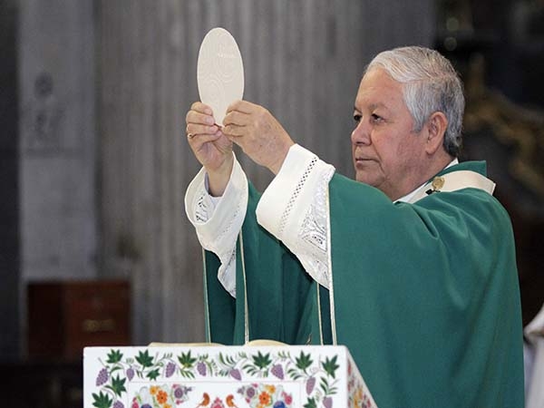 Arzobispo de Puebla dice que autoridades deben revisar permanentemente su manera de gobernar