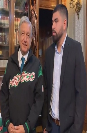 AMLO recibió a Luis Urquidy, pitcher de los Astros de Houston