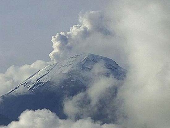 Popocatépetl incrementa actividad, registra 285 exhalaciones